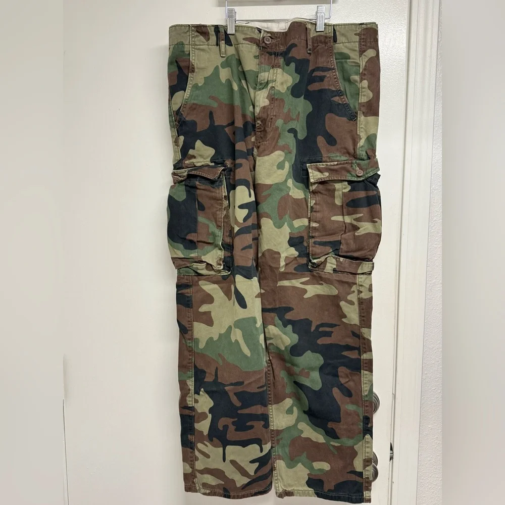 Levi’s Camouflage Cargo Pants - Picture 1 of 7
